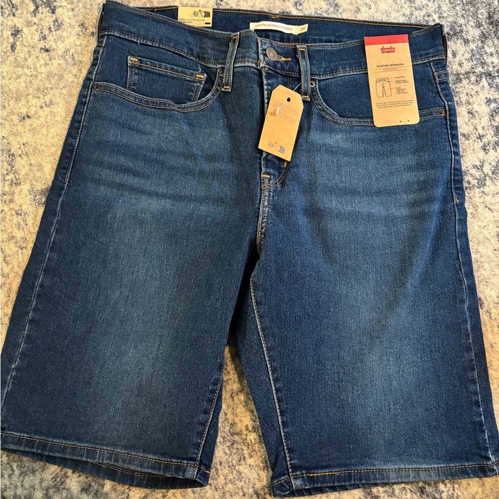 Levi's women’s  Blue Denim Shorts Bermuda style new size 30